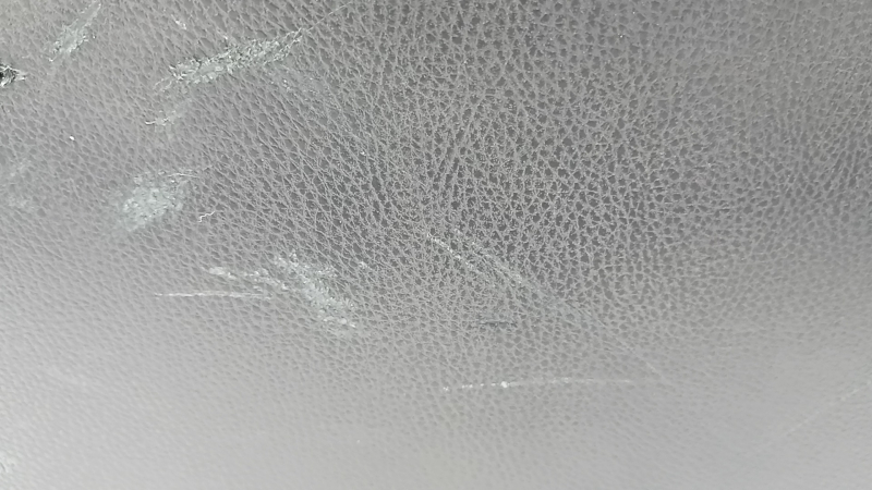 The trunk door trim of a 19-2019 Toyota Highlander is black, with plugs, scratches, and broken fasteners.