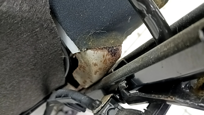 Rear seats, 2nd row, left, Toyota Highlander 14-19, black leather, separate, brown stitching, needs cleaning, dents, contact with water, scratches on the lining