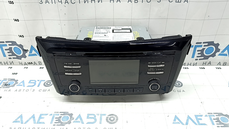 Nissan Rogue 17-17 radio tape recorder scratches
