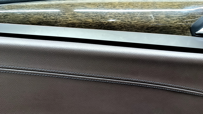 Front left door panel for BMW X3 G01 18-21 Vernasca Mokka leather, Vernasca Mokka leather armrest, dark oak insert, with backlight, with handle and overlays, scratches