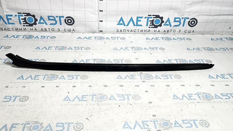 Left windshield molding for BMW 3 F30 12-18 (scratches)