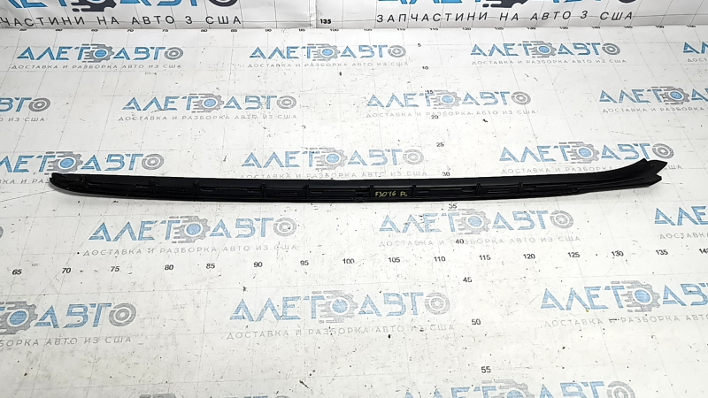 Left windshield molding for BMW 3 F30 12-18 (scratches)