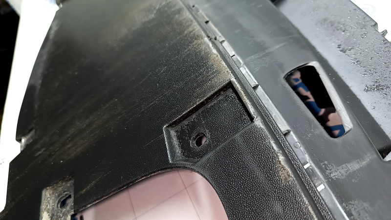 The front bumper center guard for Volkswagen ID.4 23-25 is worn and cracked.