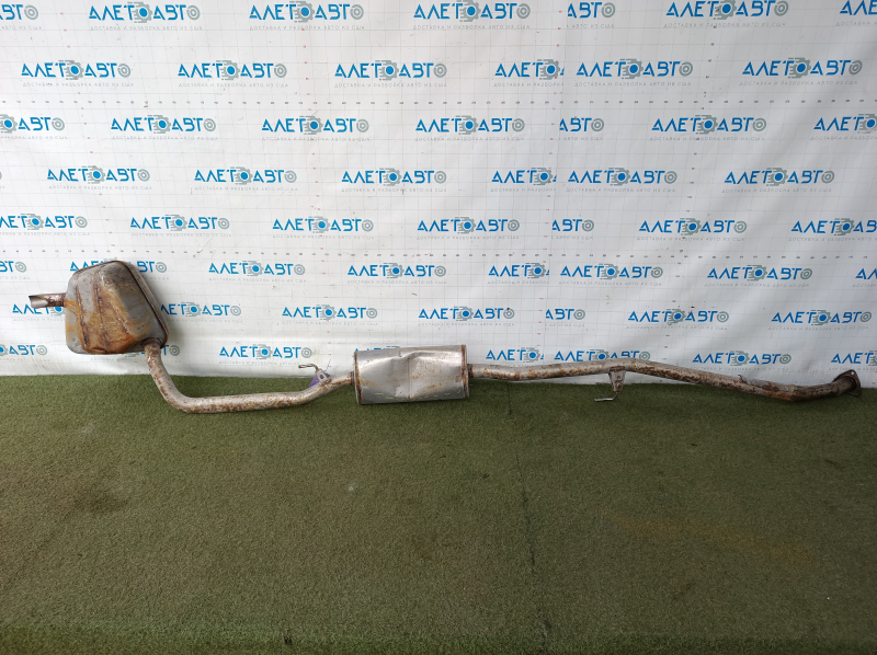 The exhaust pipe with the rear barrel of a Honda CRV 20-22 hybrid is rusty and dented.
