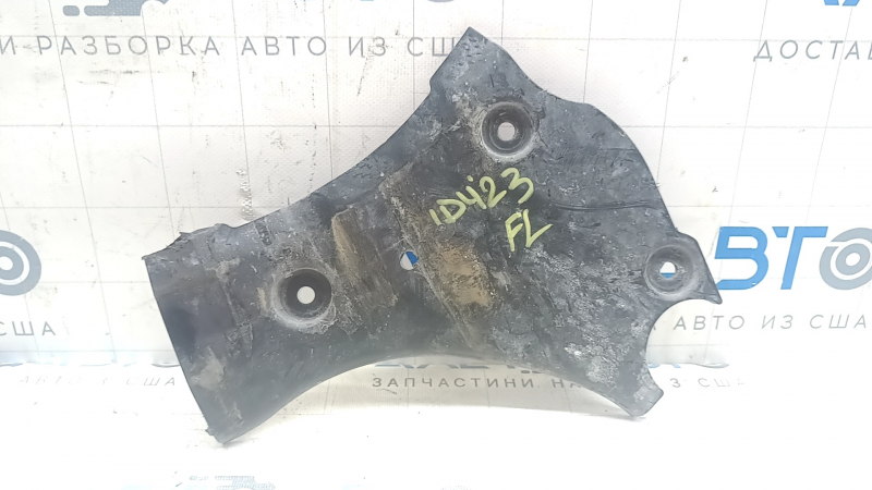 The front lower control arm trim, left, Volkswagen ID.4 23-25, is worn out.