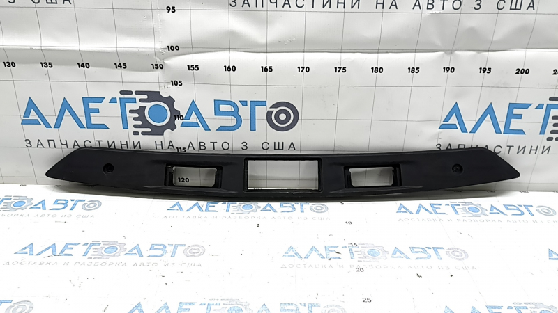 VW Tiguan 14-17 trunk license plate light strip scratches