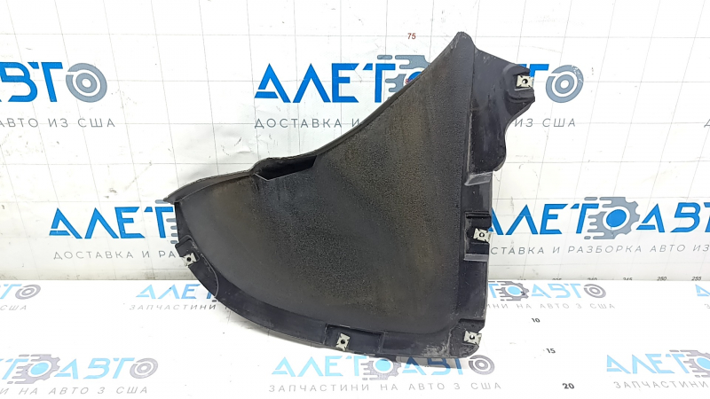 The front left mudguard of a Volkswagen ID.4 21-24 is worn.