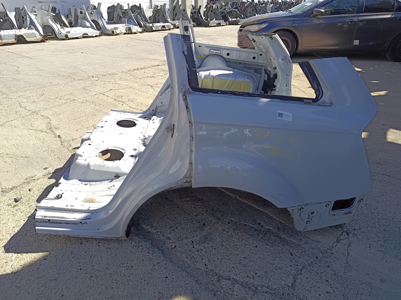 Quarter wing rear left Audi Q7 4L 10-15 on the body, white
