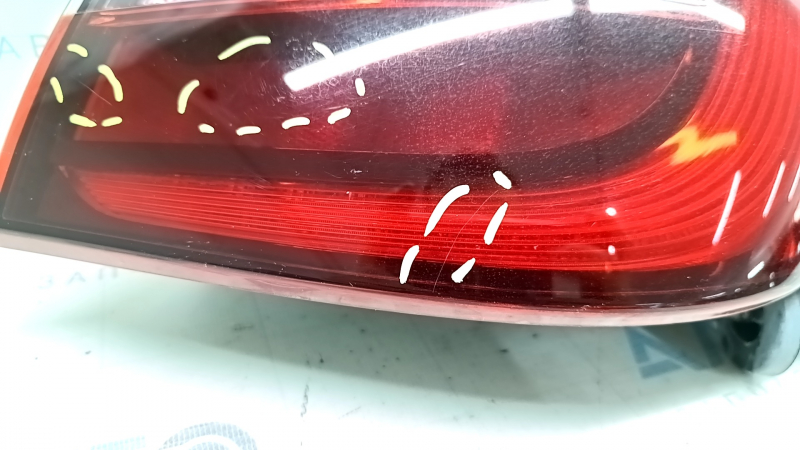Infiniti Q50 right outer fender light with 18-24 scratches