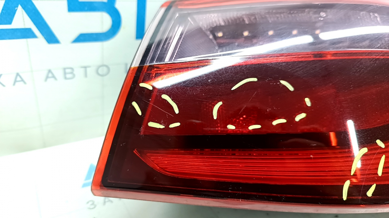 Infiniti Q50 right outer fender light with 18-24 scratches