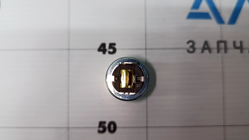 Cigarette lighter in the center console of the BMW X3 F25 11-17 in the armrest