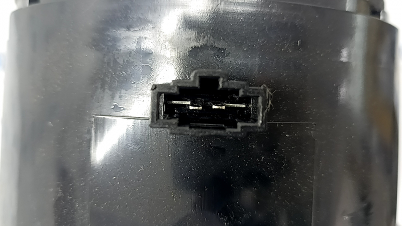 Audi Q7 4L 10-15 BOSE rear right door speaker, crack in mount