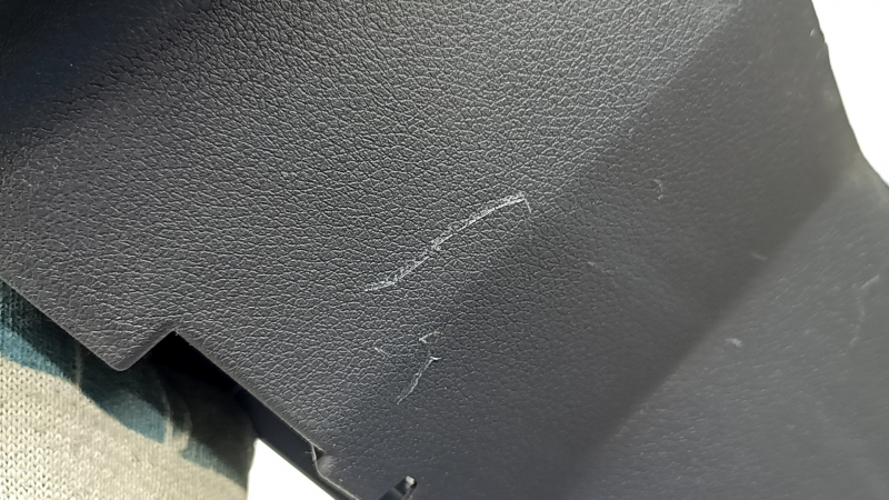 Right trunk floor bracket for Audi Q7 4L 10-15, black, scratches