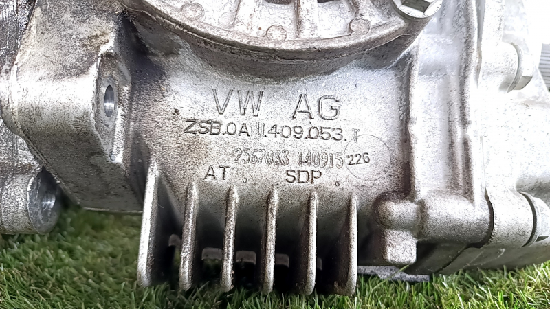 Automatic transmission assembly for an Audi Q3 8U 16-18 AWD QNU 75kW, with gearbox, wedge, chips on the gearbox, for spare parts