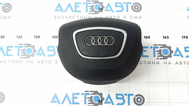 The steering wheel airbag for the driver's side of the Audi Q7 4L 10-15 is black, the chrome is peeling, and there is a scratch.