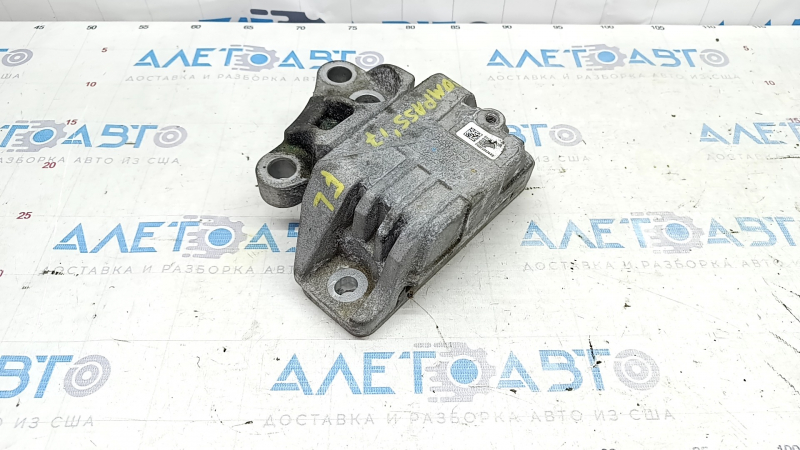 The left engine mount of a Jeep Compass 17-22 9-speed automatic transmission is cracked.