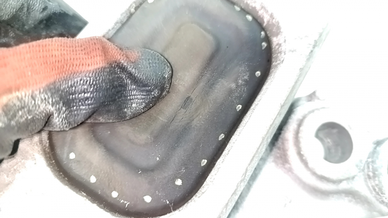 The left engine mount of a Jeep Compass 17-22 9-speed automatic transmission is cracked.