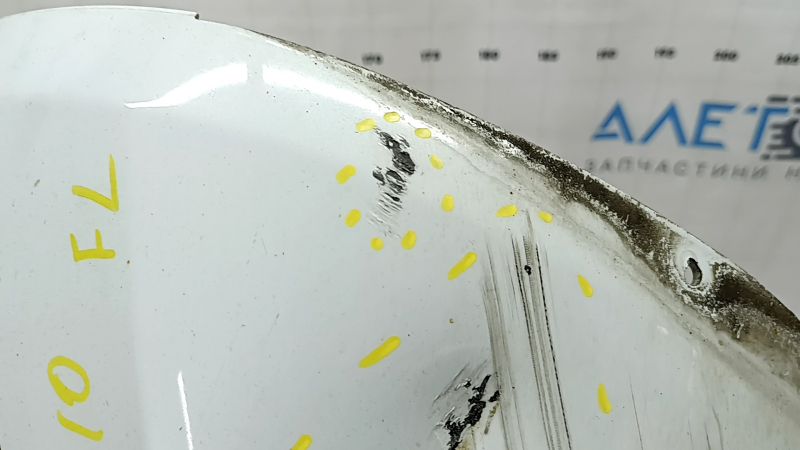 The front bumper trim under the fog light, left, Audi Q7 4L 10-15, is pressed, scratches