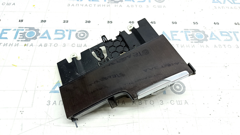 Volvo XC90 16-23 center console pocket, chrome, wood grain, scratches