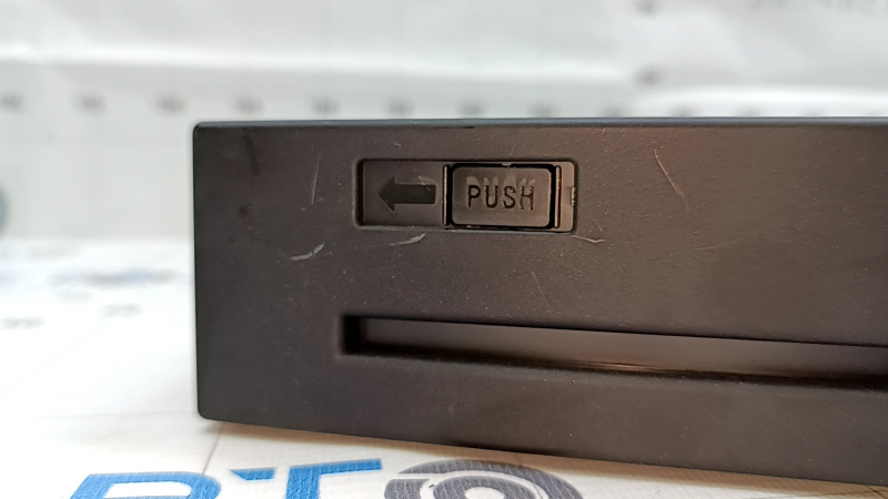 The navigation computer for the Lexus RX300 RX330 RX350 RX400h 04-09 is worn out.