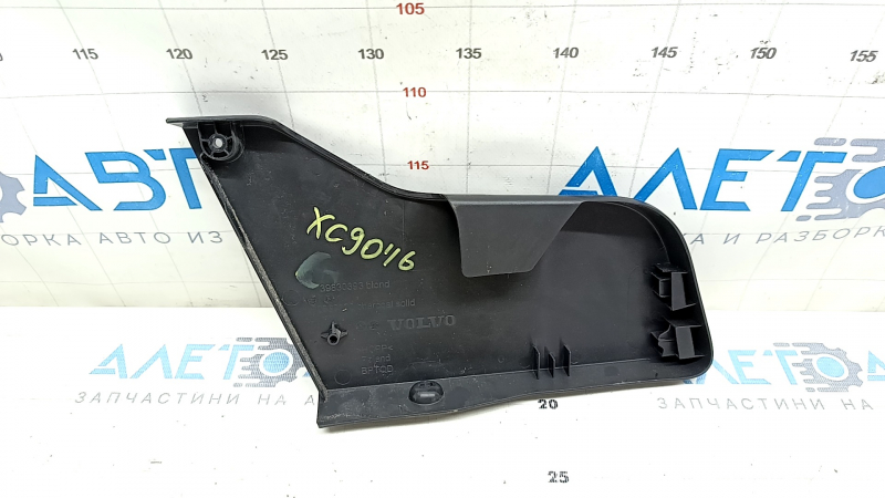 Volvo XC90 16-25 black center right seat trim, 2nd row