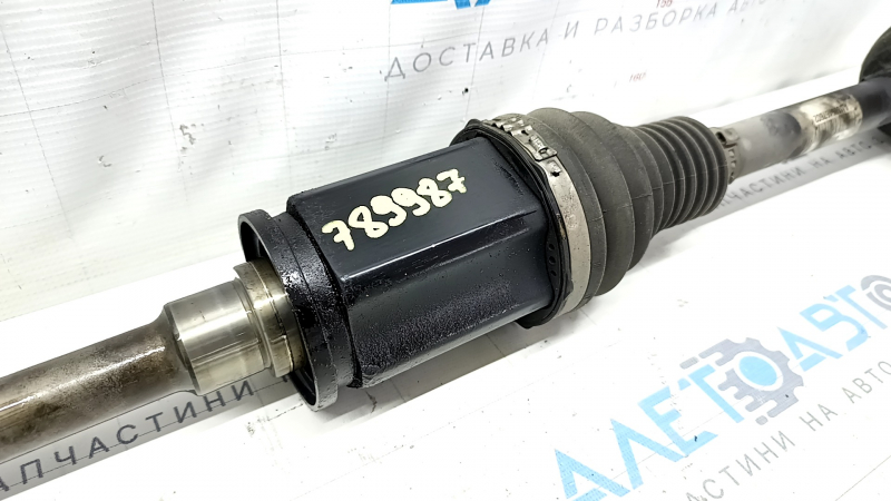 Front right axle shaft of BMW 5 G30 17-20 2.0T, 3.0T, 530e hybrid has a torn boot