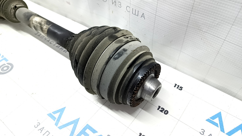 Front right axle shaft of BMW 5 G30 17-20 2.0T, 3.0T, 530e hybrid has a torn boot