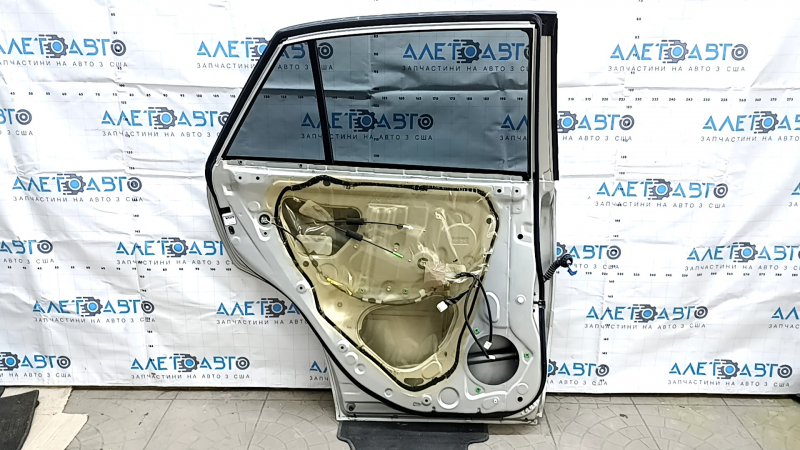 Rear left door assembly for Lexus RX400h 04-09 hybrid, silver 1C0, butt