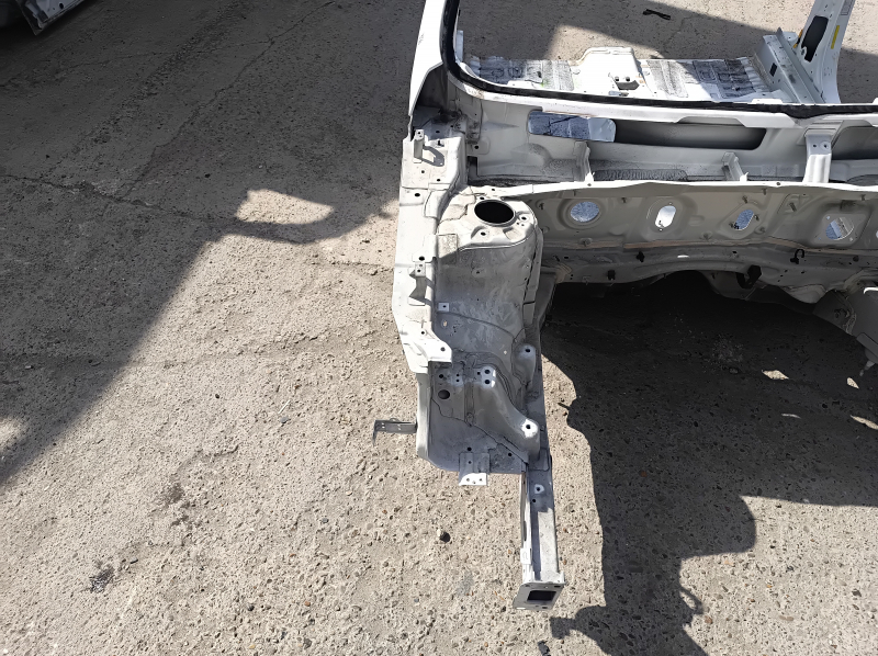 Front right quarter panel of Hyundai Sonata 11-15, white, on the body, bumps