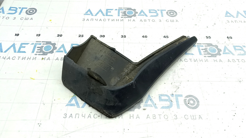 The rear right mudguard of a Honda Accord 18-22 is worn out.