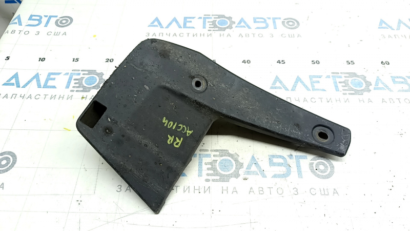 The rear right mudguard of a Honda Accord 18-22 is worn out.