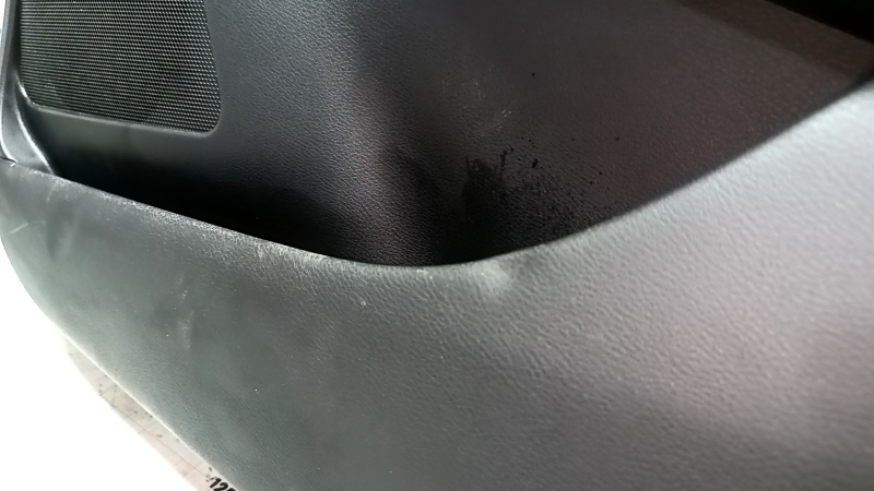 Front right door panel for Nissan Murano z52 15-17, black with black leather insert, black leather armrest, glossy gray molding, dents