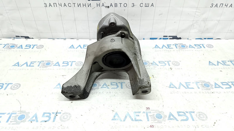 The right engine mount of a Honda Accord 18-22 2.0 hybrid is cracked.