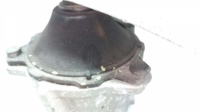 The right engine mount of a Honda Accord 18-22 2.0 hybrid is cracked.