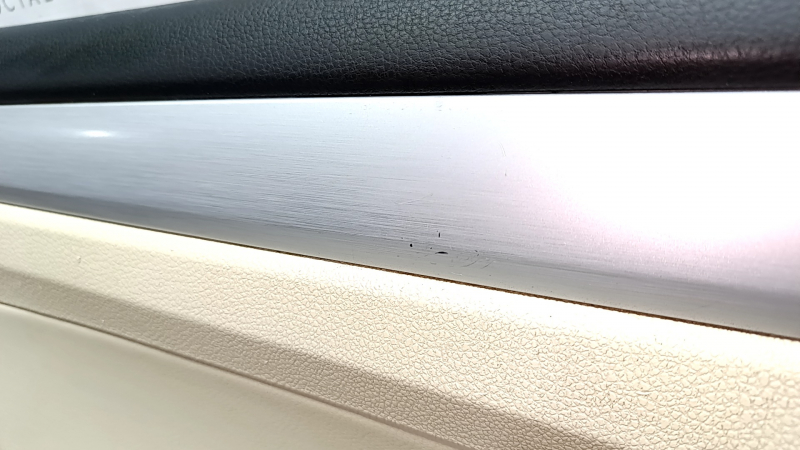Front left door panel for VW Passat b7 12-15 USA, beige with beige leather insert, leather armrest, glossy gray molding, dents, scratches, dry-cleanable