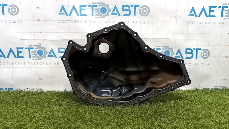 The oil pan of the Audi Q5 8R 13-17 2.0T is rusty.