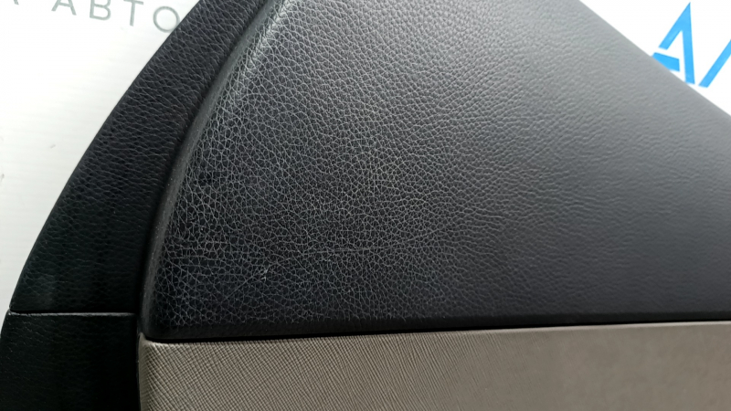Door trim panel rear left Hyundai Santa FE Sport 13-16 black with gray plastic insert, leather armrest, scratches