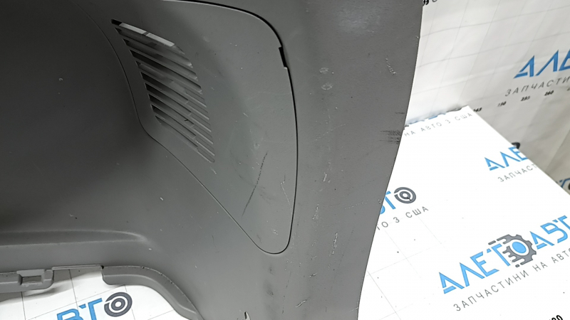 Right wheel arch trim for Toyota Prius V 12-17, gray, scratches, needs cleaning