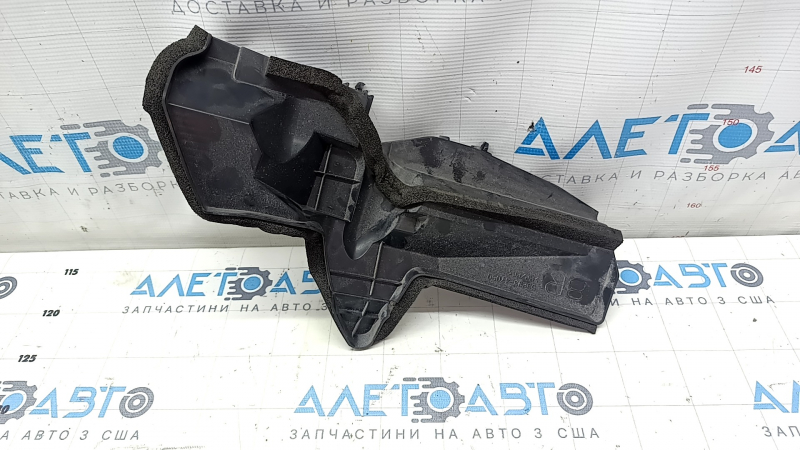The right radiator deflector on a Toyota Prius V 15-17 has a broken latch.