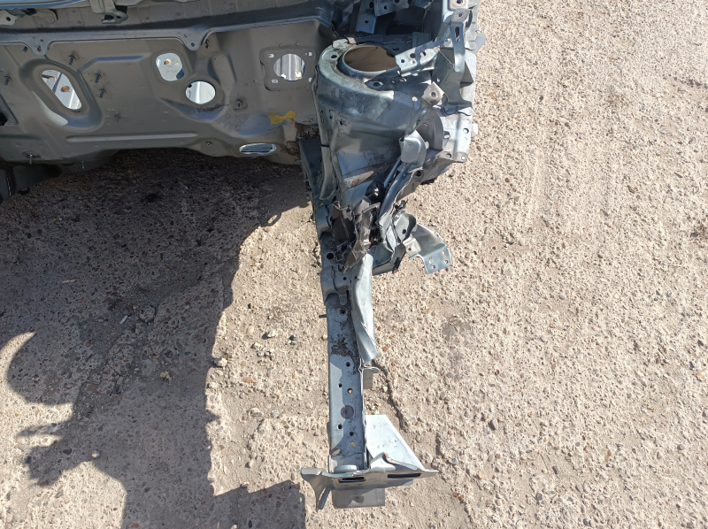 Front left quarter panel of Toyota Prius V 12-17 on the body, green, dented
