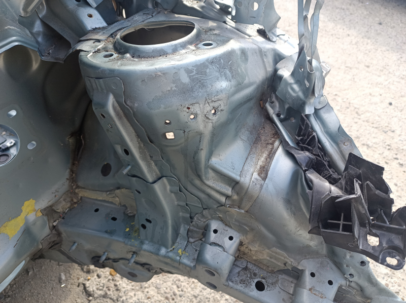Front left quarter panel of Toyota Prius V 12-17 on the body, green, dented