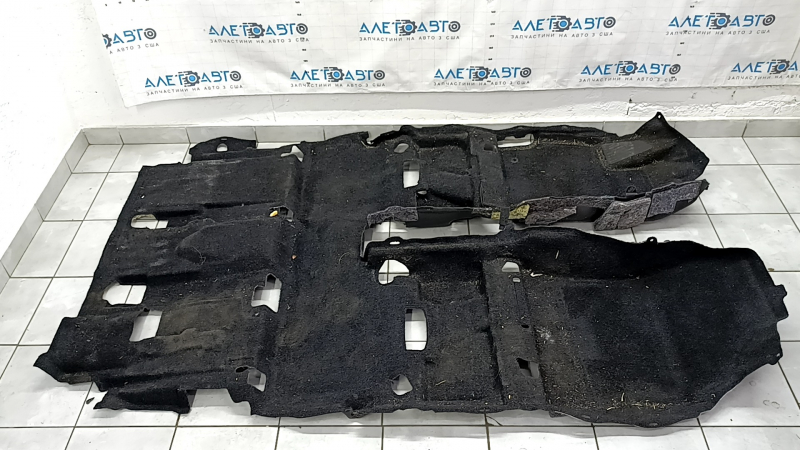 Toyota Prius V 12-17 black floor covering, ready for cleaning