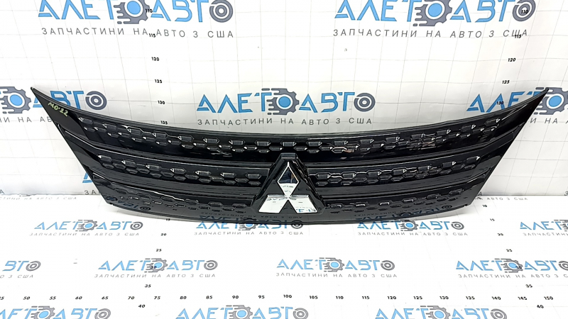 Radiator grille with Mitsubishi Outlander 22-25 emblem, black moldings without seals