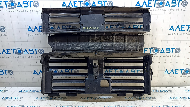 Radiator deflector blind assembly for Ford Edge 19-24 2.0T, 2.7T with motor, cracks, missing fragment