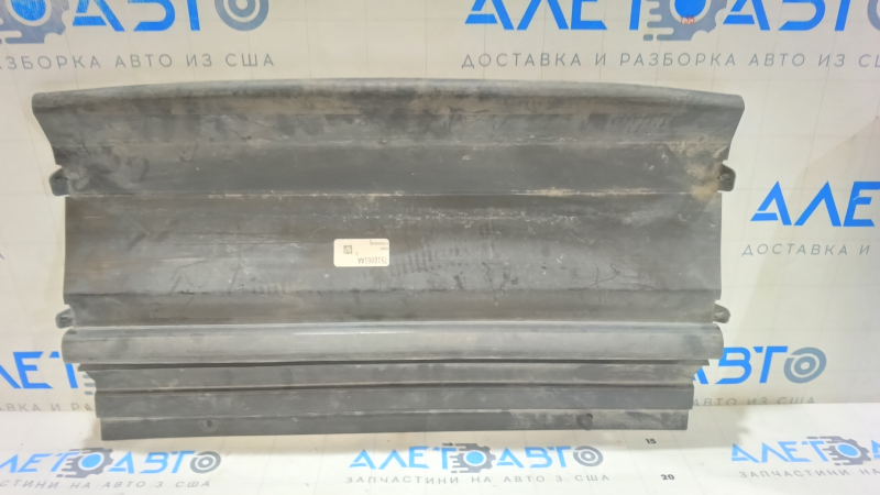 Jeep Cherokee KL 14-18 2.4 lower radiator deflector cracks in the fasteners