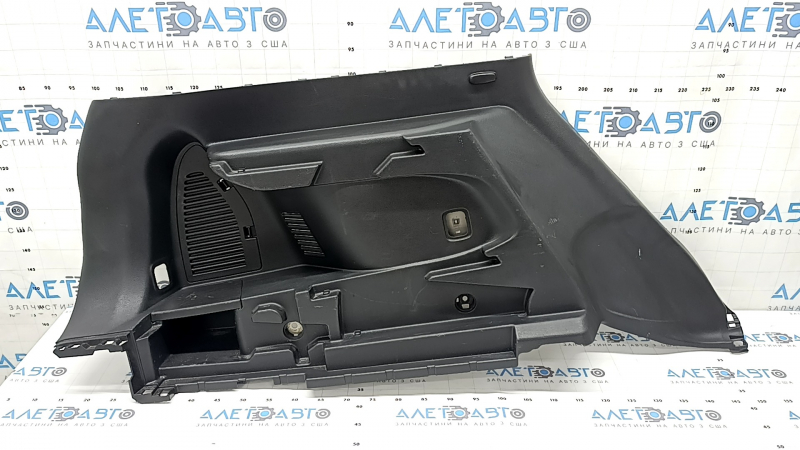 Left arch trim for a 19-20 Nissan Rogue, black, 2 rows, scratches, worn