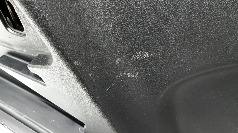 Left arch trim for a 19-20 Nissan Rogue, black, 2 rows, scratches, worn