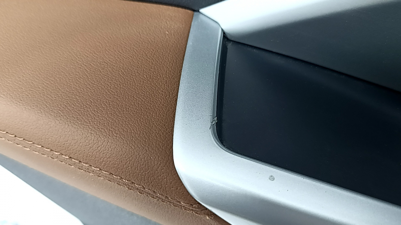 Rear left door panel assembly for Audi Q3 83A 19-25 black, black leather insert, brown leather armrest, chrome moldings, scratches