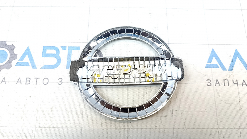 The Nissan logo emblem on the tailgate of a Nissan Leaf 18-22 has broken guides.