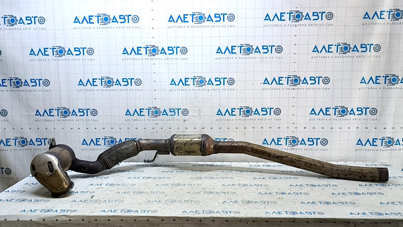 Audi A3 8V 15-20 2.0T exhaust pipe with catalytic converter under the muffler on both sides, the mesh on the corrugation is torn